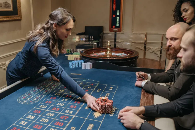 Face to Face Through a Screen: What's Driving Aussie Players Toward Live Dealer Tables